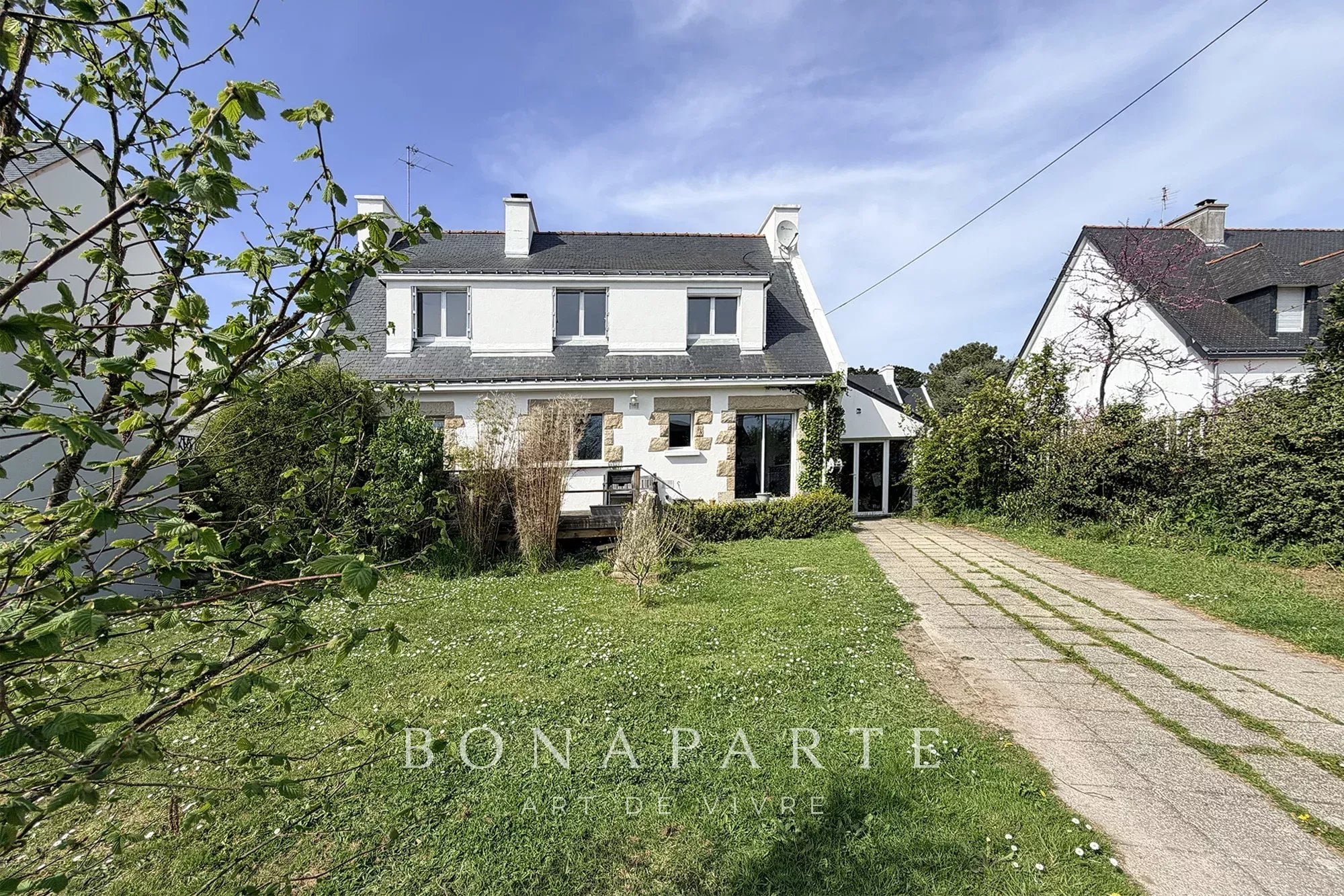 CARNAC – ENTRE BOURG ET PLAGE – MAISON 146 M² – SUITE PARENTALE AU RDC – PLEIN SUD – CALME ABSOLU